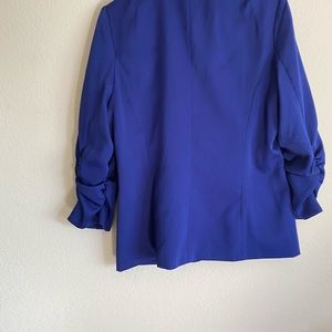 Til blue blazer